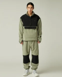 Mountain of Moods Fleece Pullover